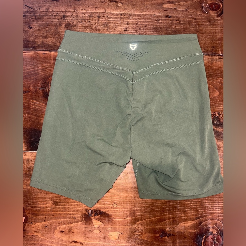 Butt scrunch biker shorts